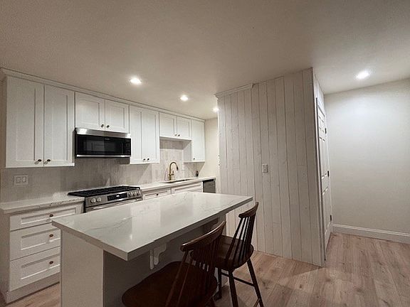 2nd image of 211 W Channel Islands Blvd