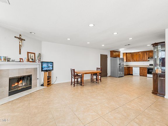 4th image of 36819 Dunford Ave