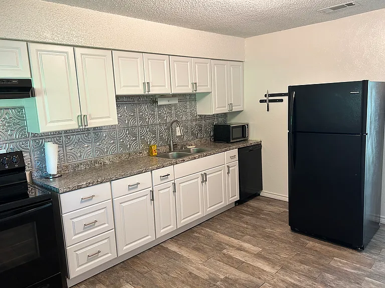 402 Randy Blvd #B — Photo 1
