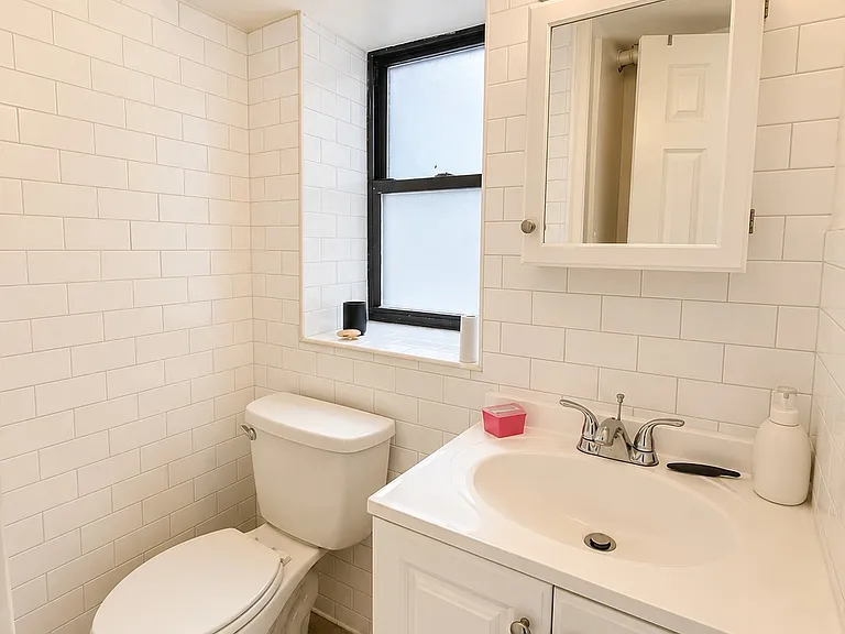 497 Van Cortlandt Park Ave #B — Photo 8