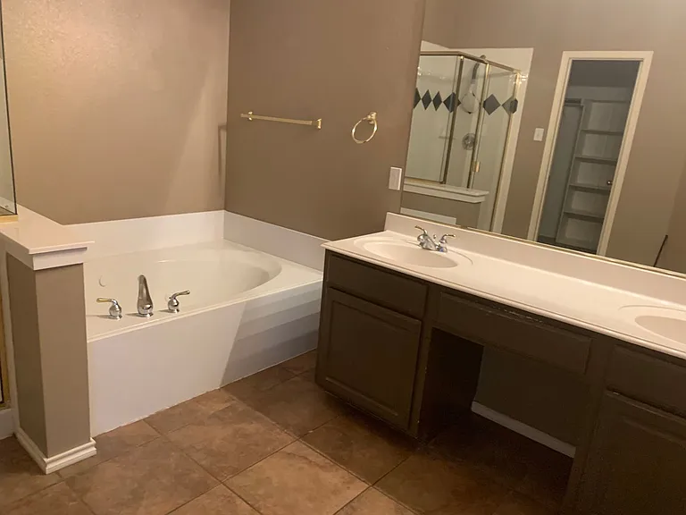 6000 White Pine Dr — Photo 8