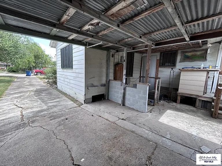 1181 N Dick Dowling St — Photo 13