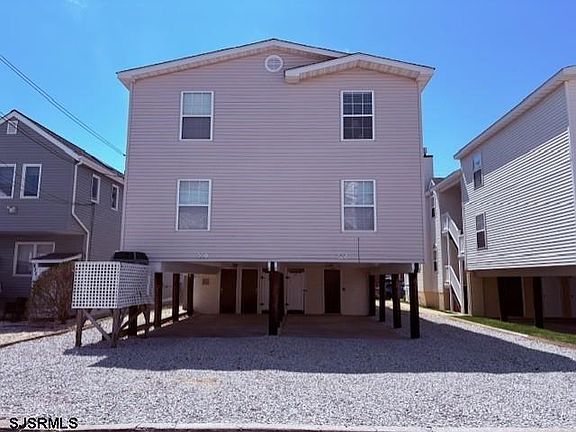 2nd image of 829 5th St APT 1