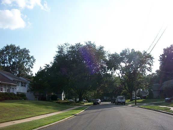 5th image of 307 N Woodstock Dr