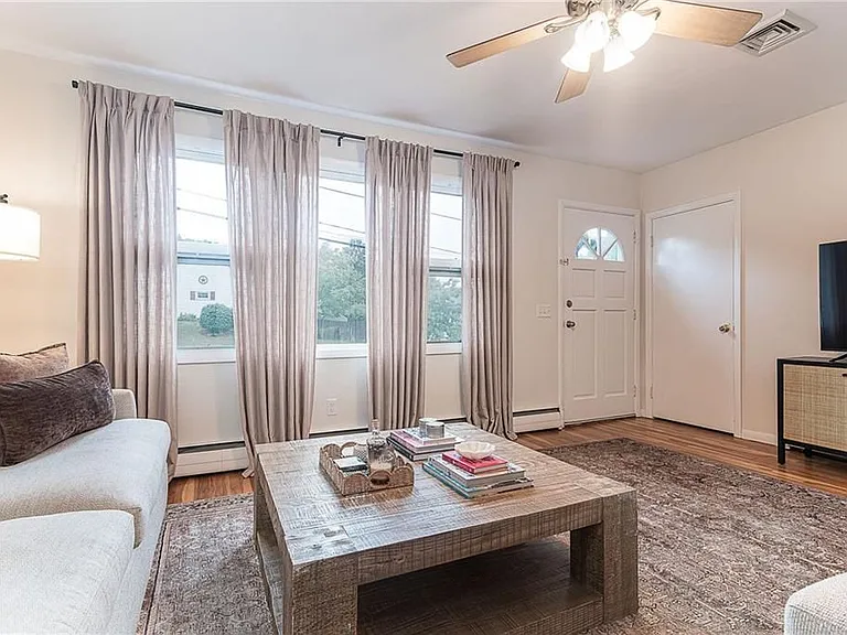 25 Stony Brook Dr — Photo 4