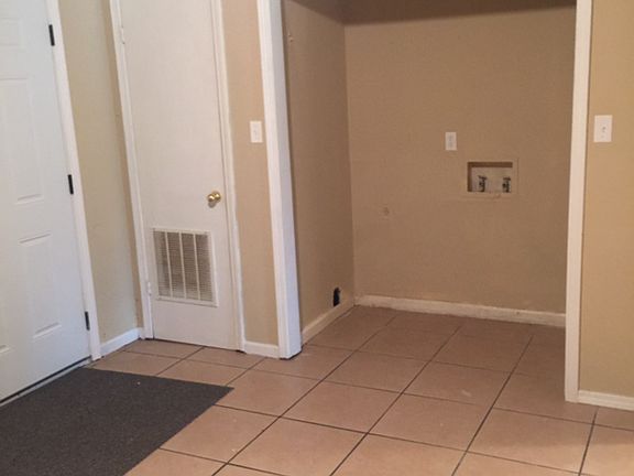 3rd image of 1306 Northcliff Ave