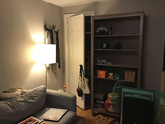 Rented by Zikos Realty Services | media 4