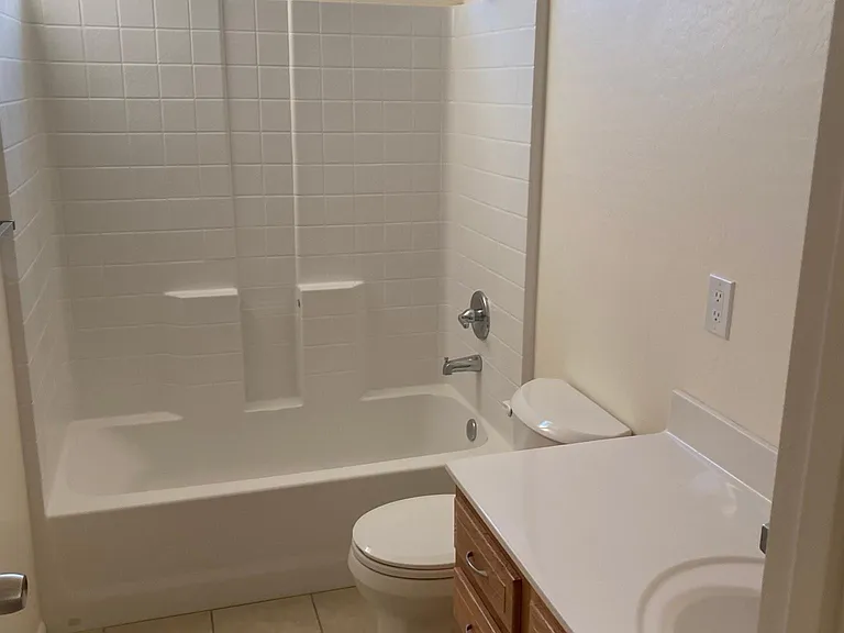 354 W Hollamon St #D — Photo 12