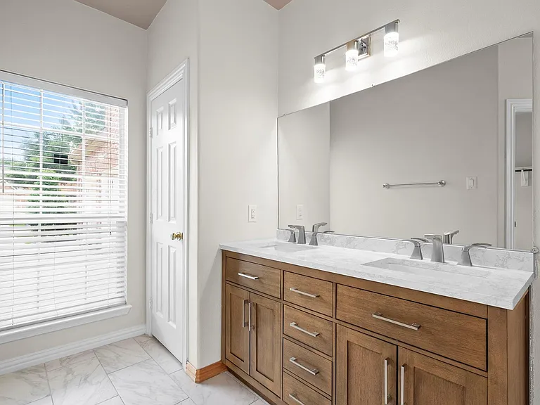 5526 Darschelle Dr — Photo 23