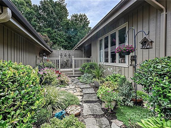 4th image of 5342 Sandtrap Ln