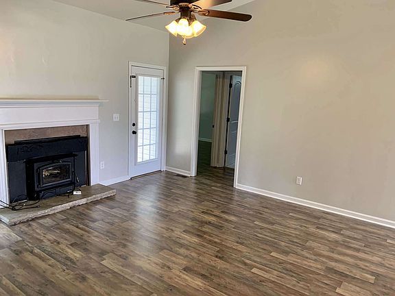 3rd image of 41 Brookwood Dr