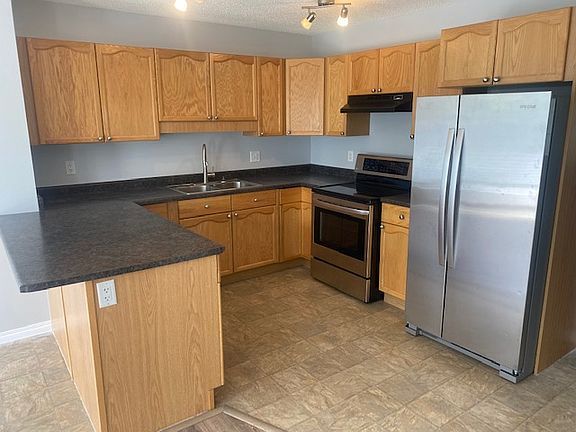 2 Kitchen_06092022