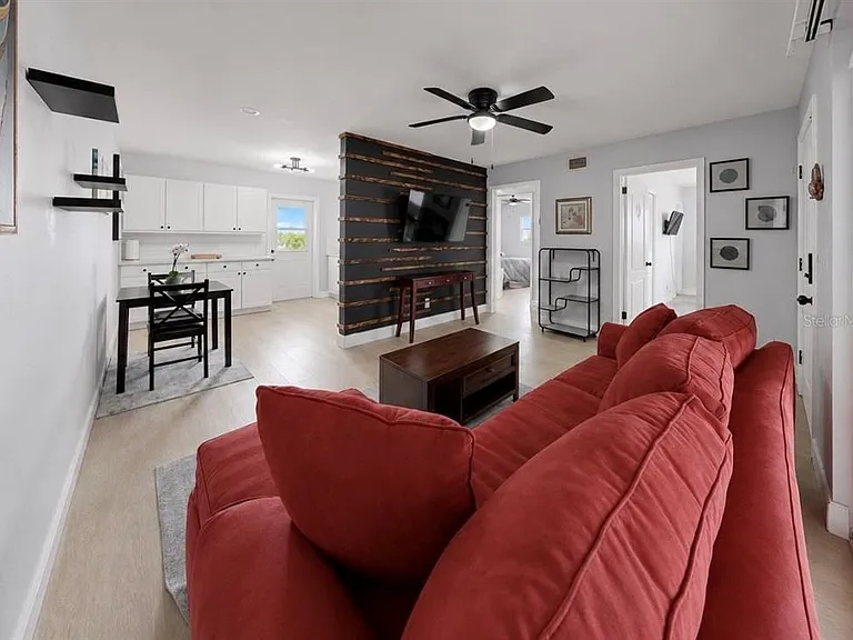 4933 Victoria Dr — Photo 11