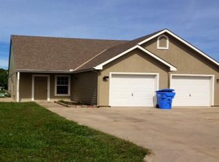 655 Northstar Ct, Tonganoxie, KS 66086