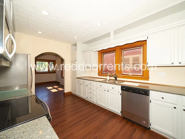 412 N Merrill St — Photo 13