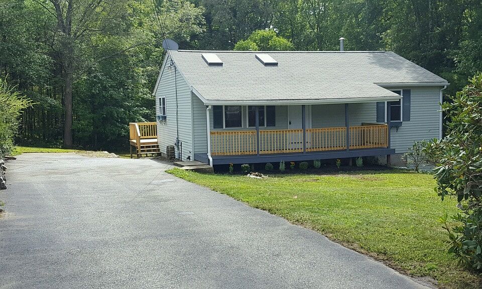 1st image of 82 Fox Run Dr