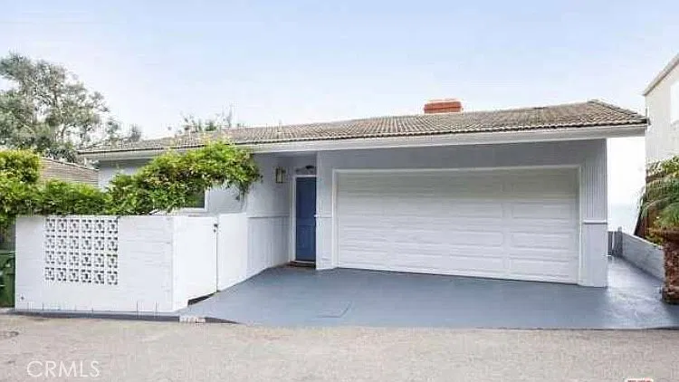 4 bed, 1967 sqft, $12,000 — Photo 2