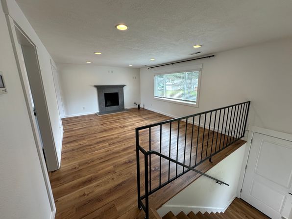 1708 NW 104th St