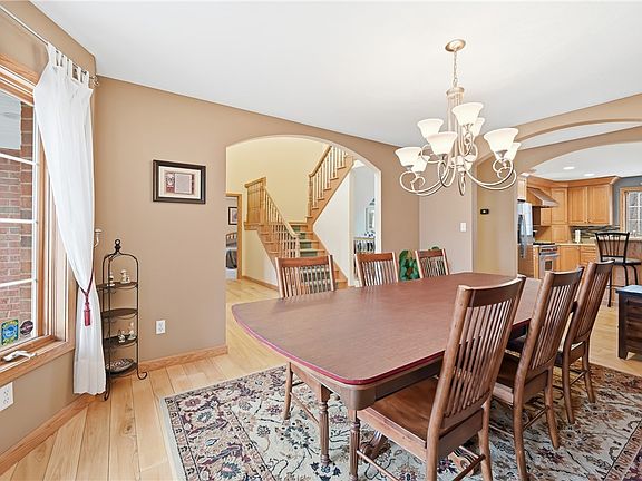 5th image of 626 Lorenwood Dr