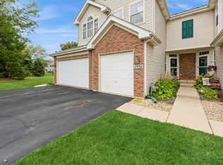 7332 Grandview Ct, Carpentersville, IL 60110