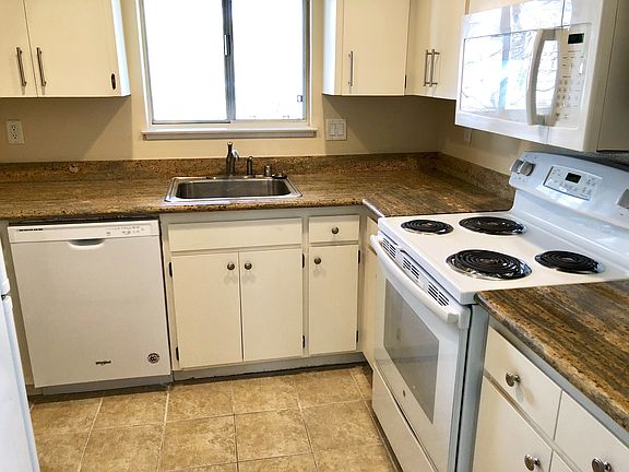4th image of 2950 Marconi Ave APT 201
