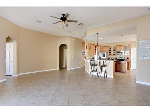 3rd image of 1932 Acacia Dr