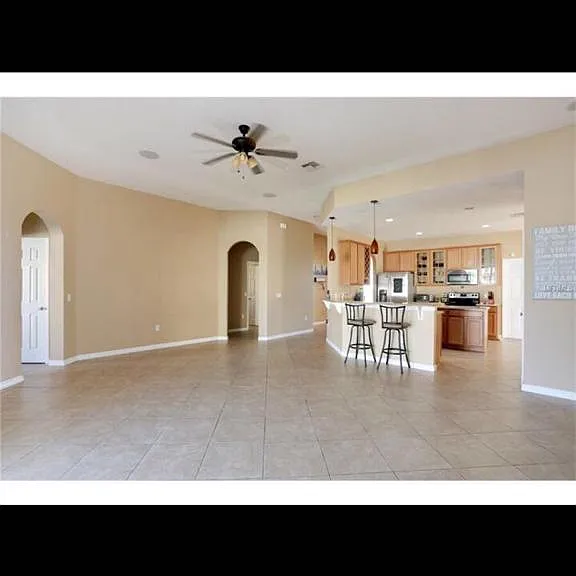 1932 Acacia Dr — Photo 3