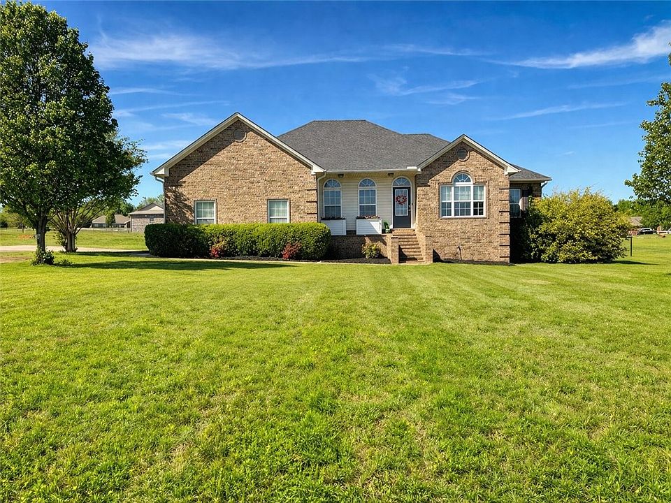 1st image of 299 Stoneridge Cir