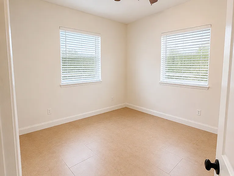5110 Village Grn — Photo 17