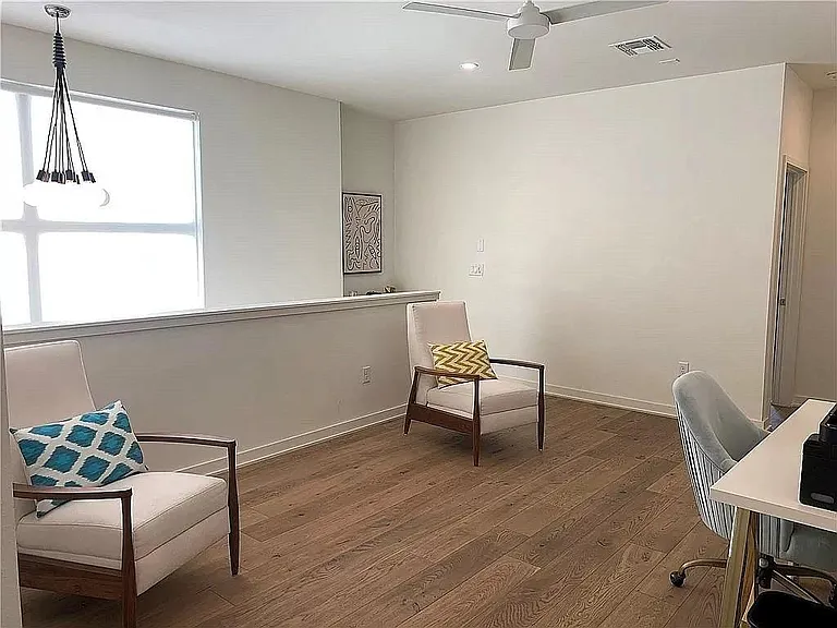 2519 Sutherland St — Photo 10