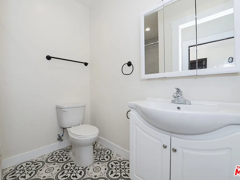 520 W 82nd St #524-1/4 — Photo 7