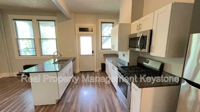 1 bed, 1.0 bath, $900 — Photo 1