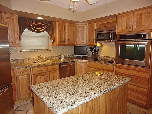  Interior Features: A Remodeled Kitchen That The Family Chef Will Absolutely Love * The Attention To Detail In The Custom Cabinetry Is Amazing