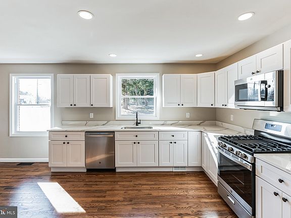 3rd image of 710 Sportsman Ln