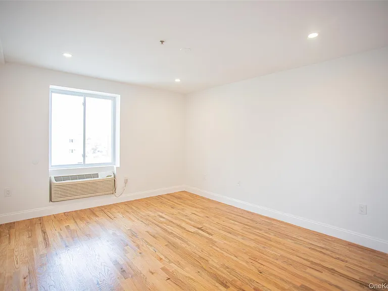 10 Franklin Blvd #203 — Photo 11