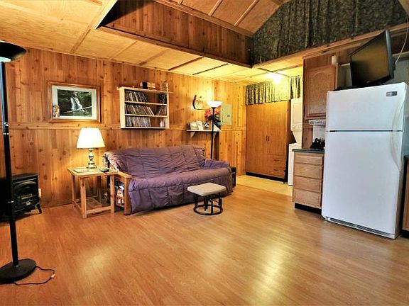 2nd image of 1696 Fernwood Dr