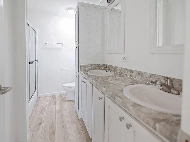 920 S Katie Ave — Photo 3