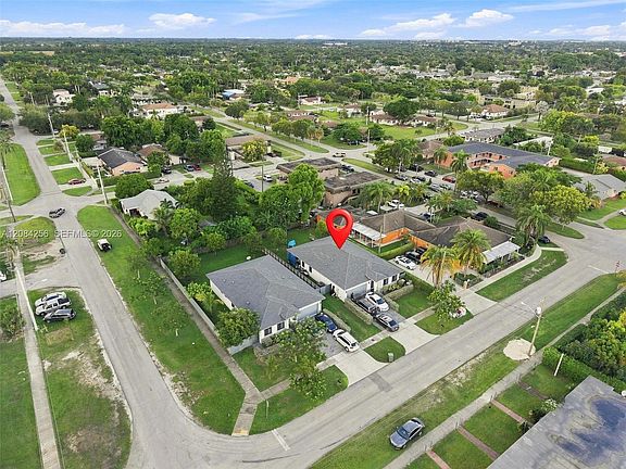 2nd image of 87 NE 12th St