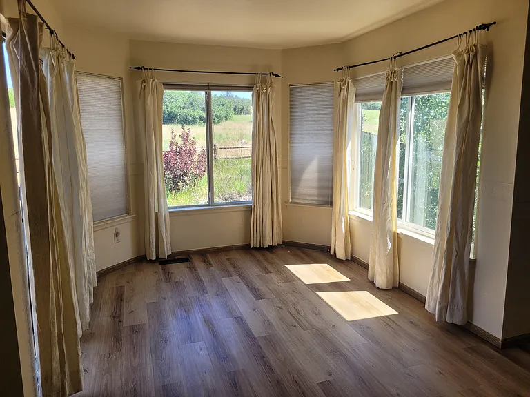 2041 Sandhurst Dr — Photo 6