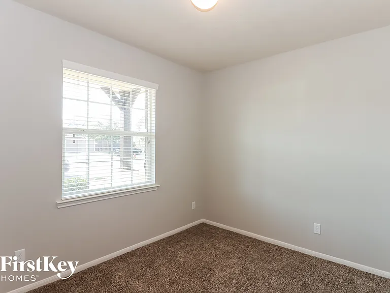 8330 Hampton Bay Dr — Photo 12