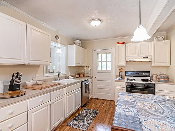 5th image of 100 W Newlyn St