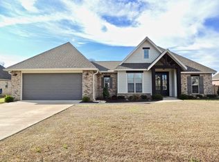 38 Copperfield Dr, Hattiesburg, MS 39402
