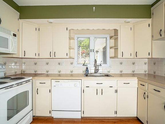4th image of 1401 College Ave