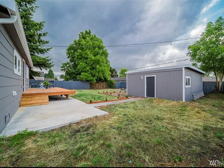 1820 7th St — Photo 12