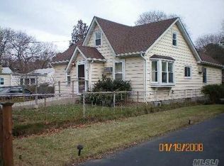 2349 Cedar Ave, Ronkonkoma, NY 11779