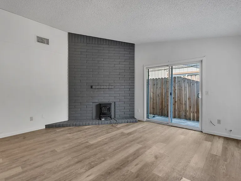 3936-3944 Renick Way — Photo 4