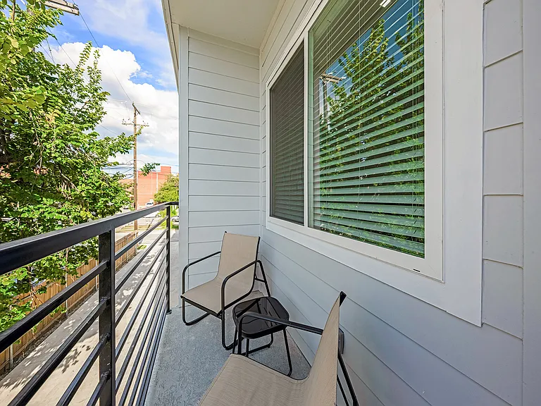 1004 Travis Ave #112 — Photo 26