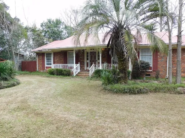 1052 Pocahontas Cir, Manning, SC 29102