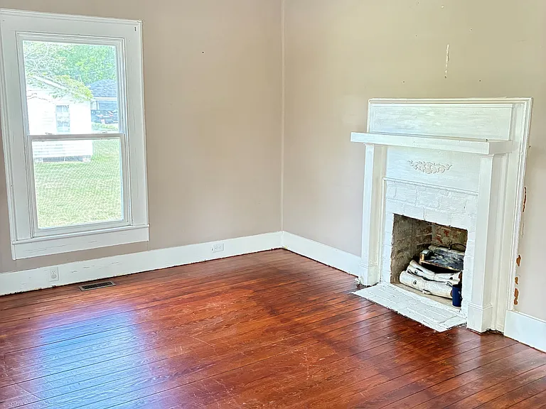 6306 Wall St — Photo 5