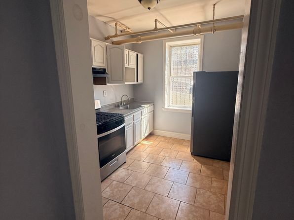 575 Grove St Floor 1